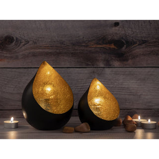 Kerzenständer-Set mit 2 Teelichthaltern Romy. Tropfenförmig schwarz matt und innen vergoldet